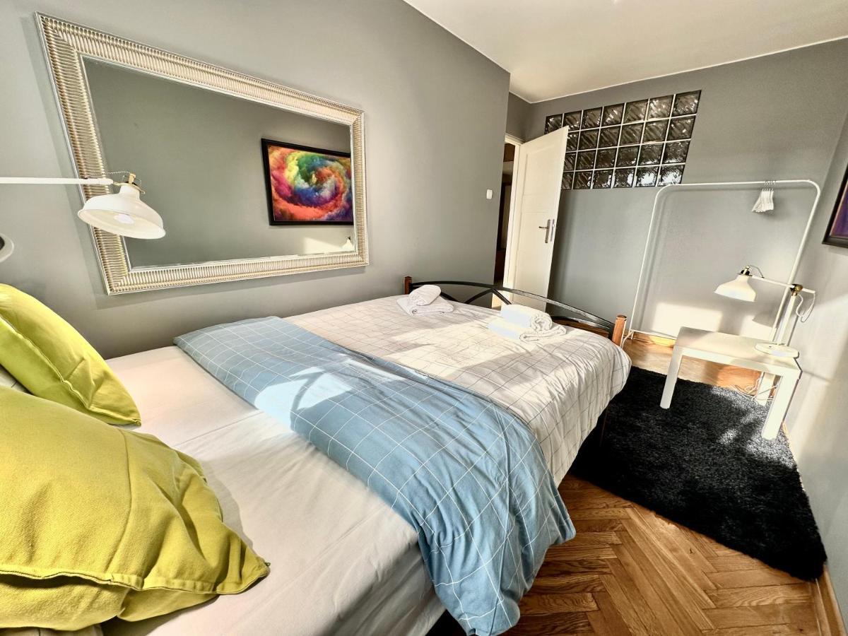 View Metro Wifi 1gb 80'tv Netflix Disney+ Hbo Apartament